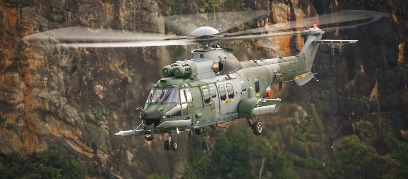 Η Γαλλία επανακάμπτει στην βόρεια Συρία; Super Puma σε χαμηλή πτήση